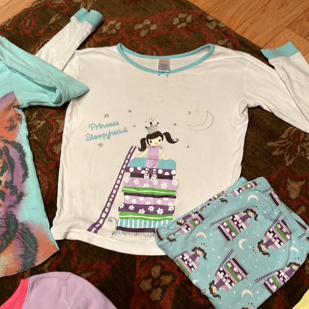 Set of 4 pajamas!! Girls size 12 - Picture 4 of 10